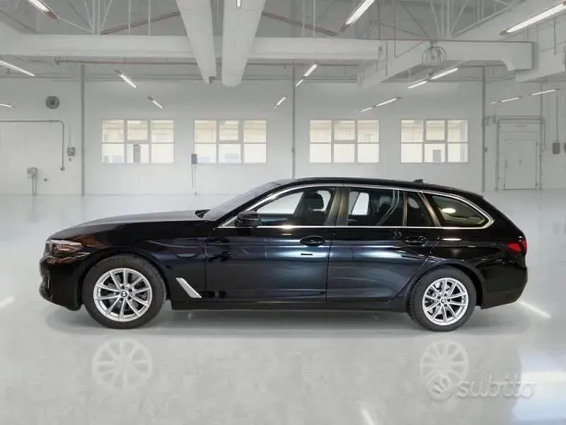 Usata BMW 518 Efficient Dynamics 150 CV (110 kW) 2022 Nero Station wagon