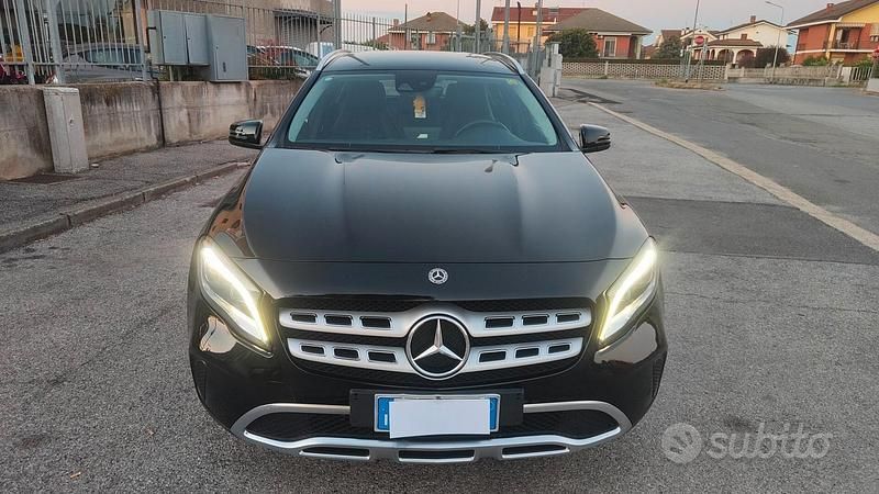Usata Mercedes GLA180 122 CV (89 kW) 2020 Nero SUV