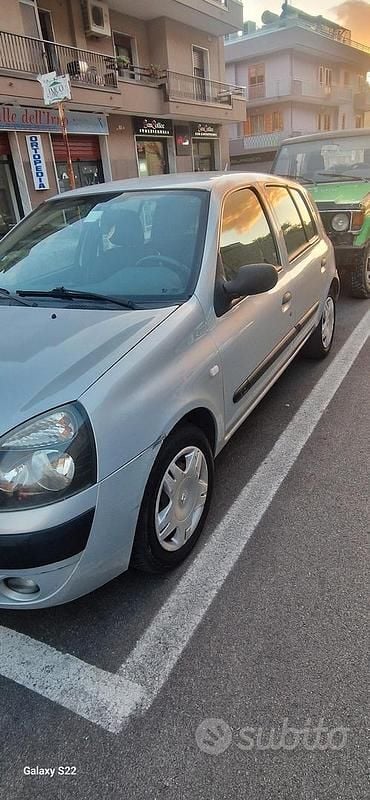 Usata Renault Clio II 58 CV (42 kW) 2003 Grigio Berlina