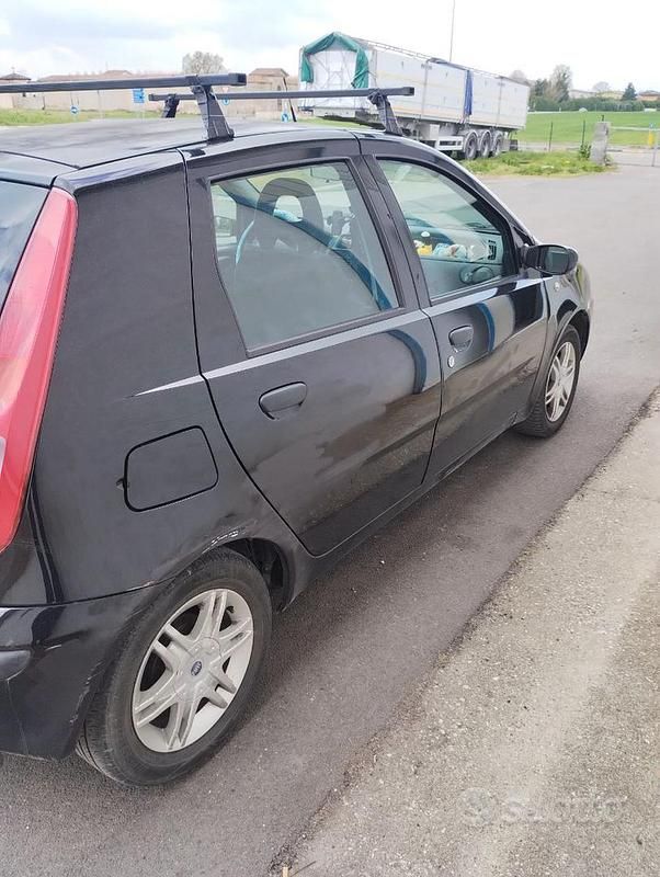 Usata Fiat Punto 80 CV (58 kW) 2002 Utilitaria