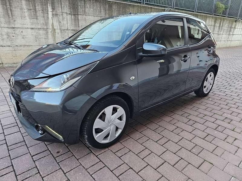 Usata Toyota Aygo X-play 69 CV (50 kW) 2015 Utilitaria