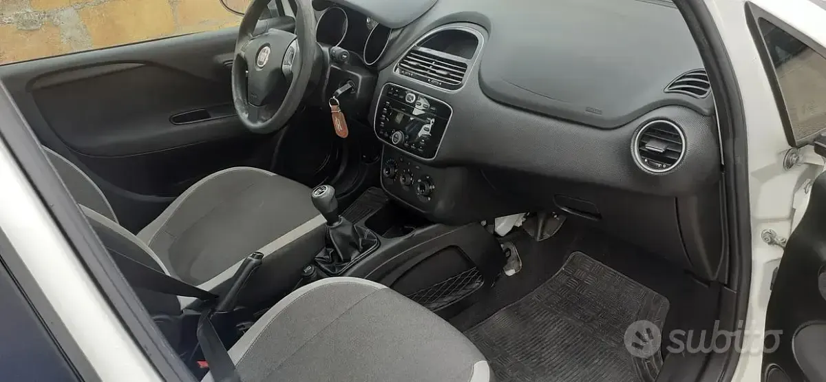 Usata Fiat Grande Punto Street 95 CV (69 kW) 2013 Bianco Utilitaria