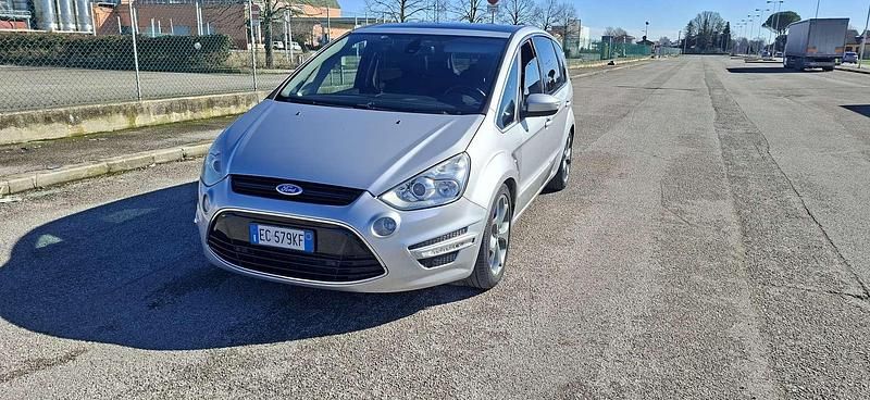 Usata Ford S-MAX Titanium 140 CV (102 kW) 2011 Argento Monovolume
