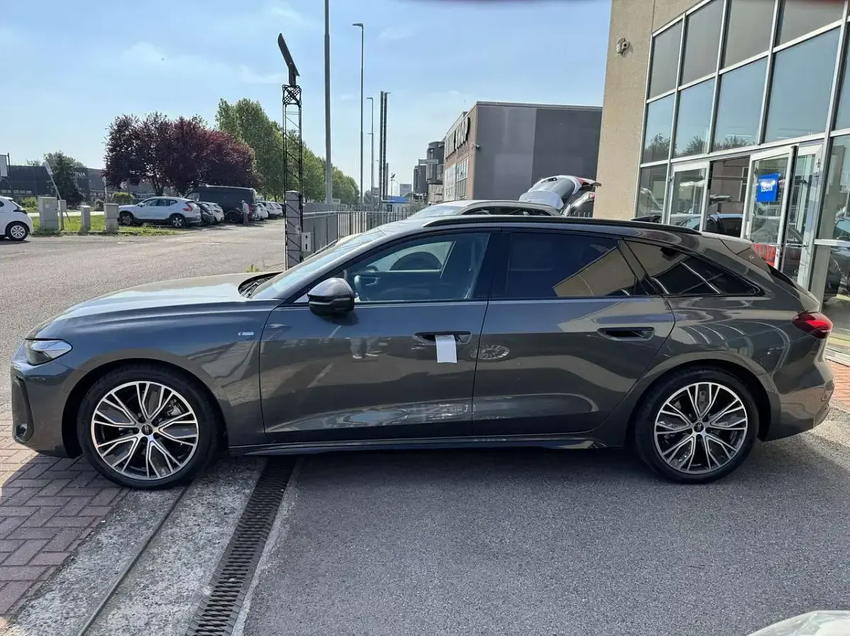Nuova Audi A5 S-Line 204 CV (150 kW) 2025 Grigio Station wagon
