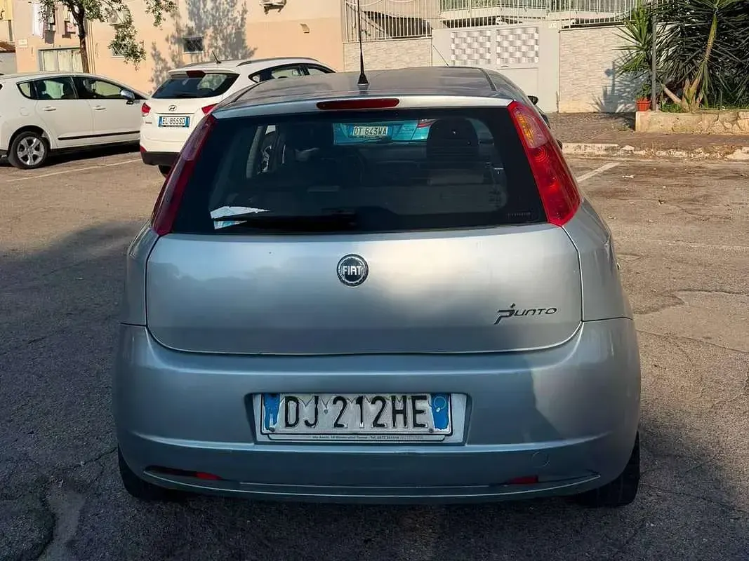 Usata Fiat Grande Punto Active 65 CV (47 kW) 2007 Bluazzurro Utilitaria