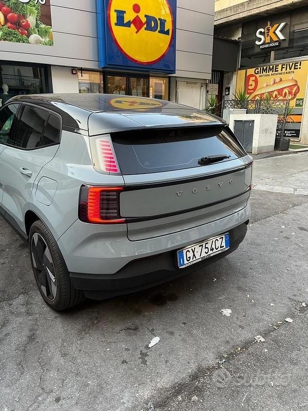 Usata Volvo EX30 200 kW (272 CV) 2024 Grigio SUV