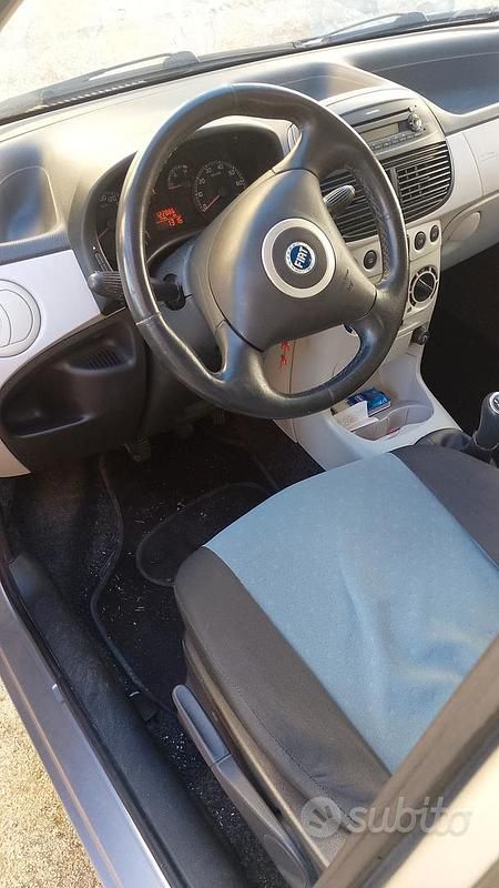 Brugt Fiat Punto 69 HK (50 kW) 2005 Sedan