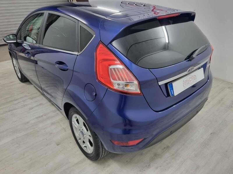 Usata Ford Fiesta Titanium 75 CV (55 kW) 2016 Blu Utilitaria