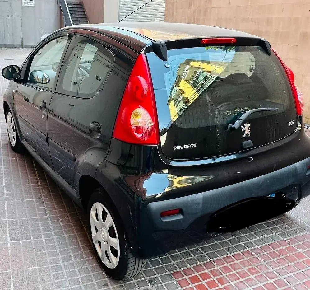 Usata Peugeot 107 68 CV (50 kW) 2009 Nero Utilitaria