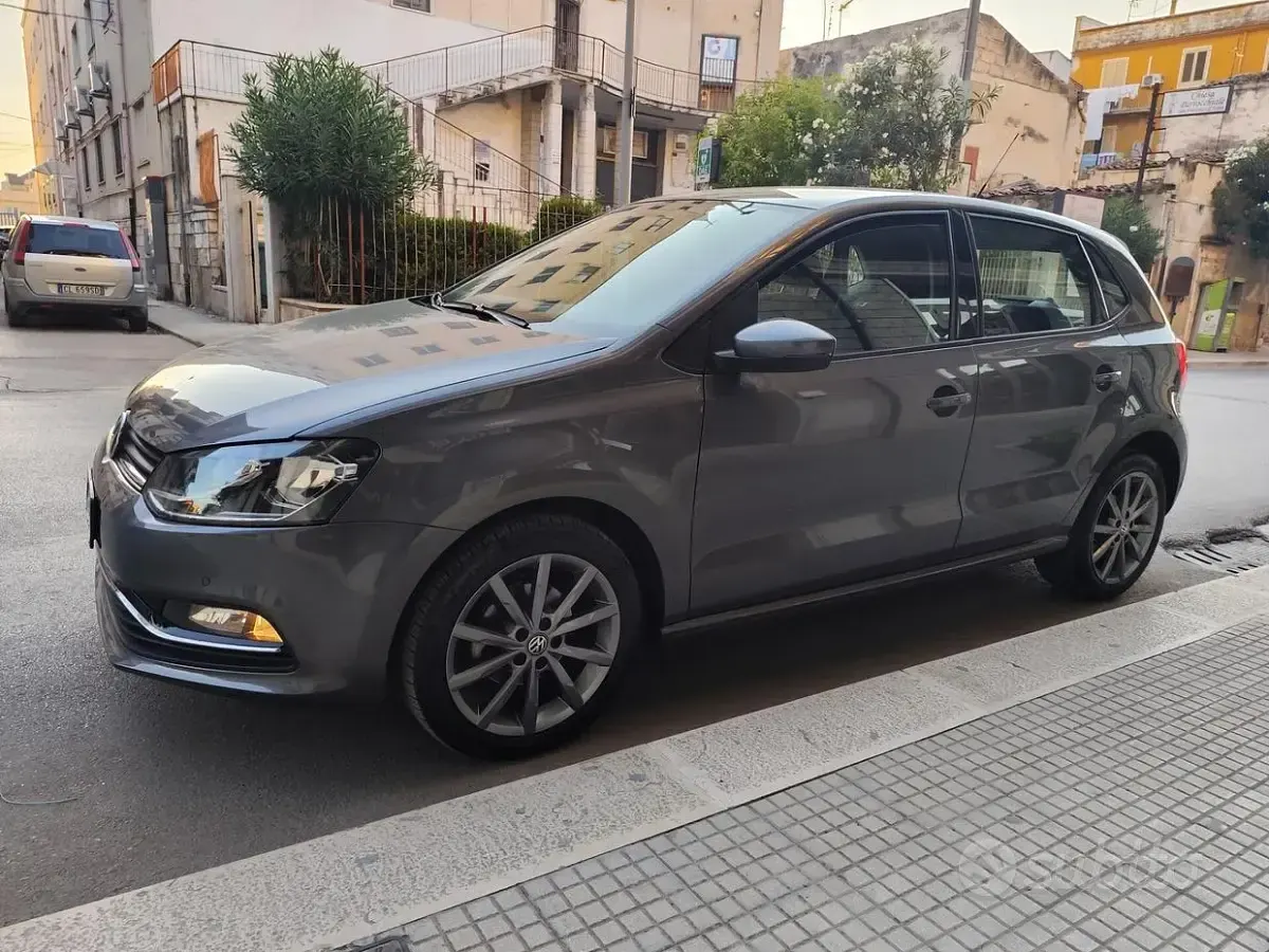 Usata VW Polo 90 CV (66 kW) 2016 Grigio Berlina