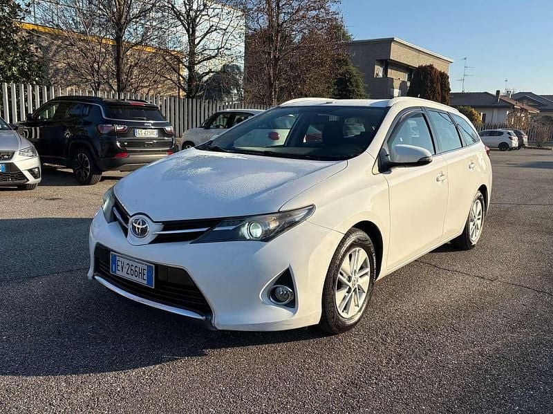 Bianco Usata 2014 Toyota Auris Hybrid Station wagon | 6700 € (Buon prezzo) - Immagine 1/4