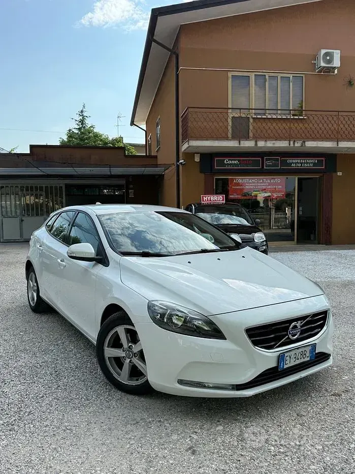 Usata Volvo V40 Summum 115 CV (84 kW) 2014 Bianco Berlina
