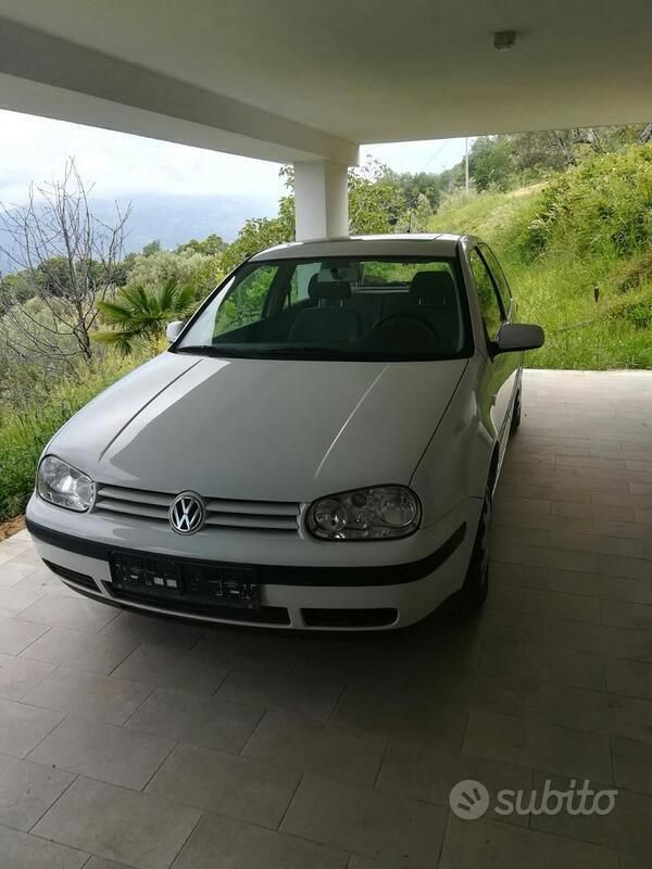 Bianco Usata 2002 VW Golf IV Coupé | 3200 € (Buon prezzo) - Immagine 1/4