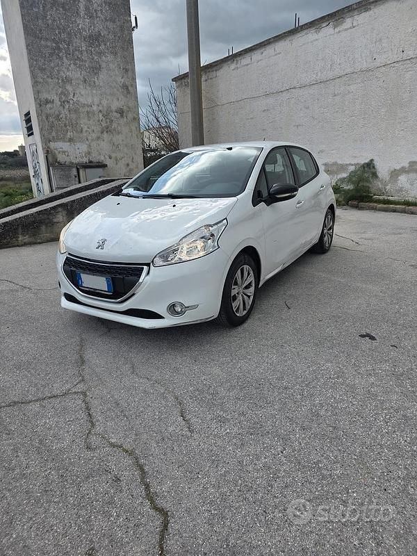 Usata Peugeot 208 68 CV (50 kW) 2015 Utilitaria