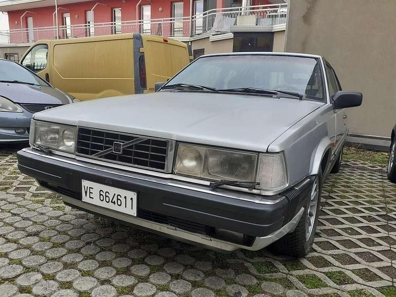 Usata Volvo 780 122 CV (89 kW) 1987 Argento Coupé