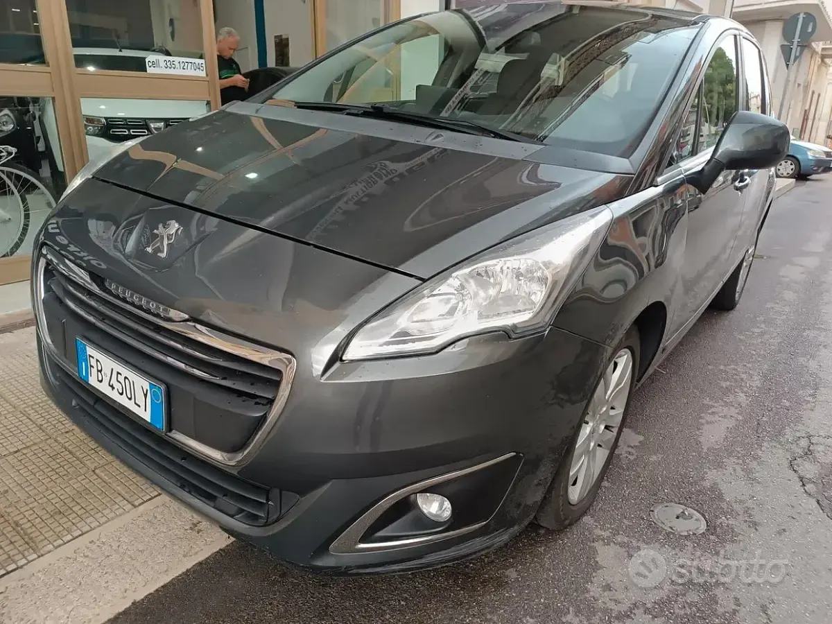 Usata Peugeot 5008 Business-Line 120 CV (88 kW) 2016 Grigio Monovolume