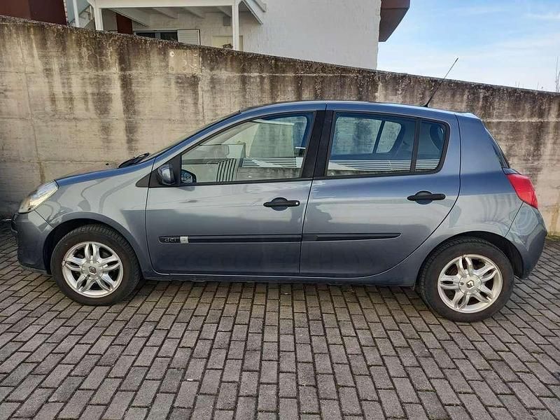 Usata Renault Clio II Luxe 86 CV (63 kW) 2006 Blu/azzurro Berlina