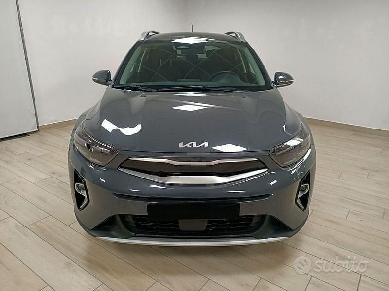 Usata Kia Stonic Style 101 CV (74 kW) 2023 Grigio scuro SUV