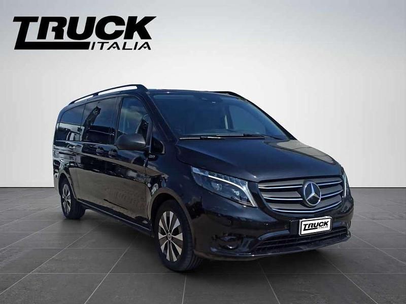 Usata Mercedes Vito 190 CV (139 kW) 2023 Nero metallizzato Furgone
