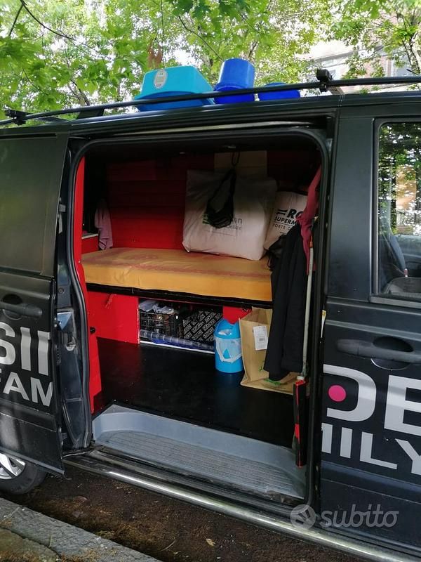 Nero Usata 2008 Mercedes Vito Furgone | 9000 € (Buon prezzo) - Immagine 1/4