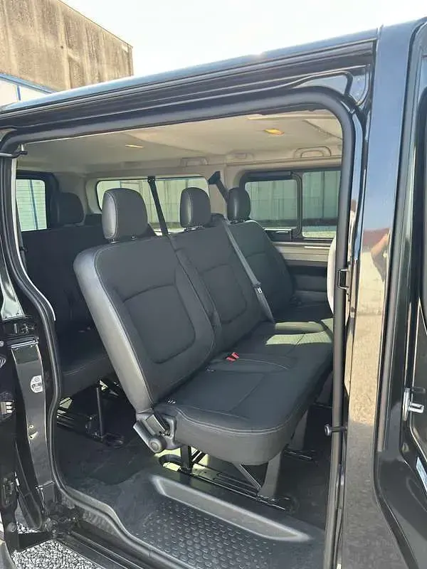 Usata Opel Vivaro 145 CV (106 kW) 2018 Nero Monovolume