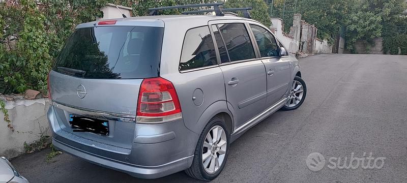 Usata Opel Zafira 150 CV (110 kW) 2008 Grigio Monovolume