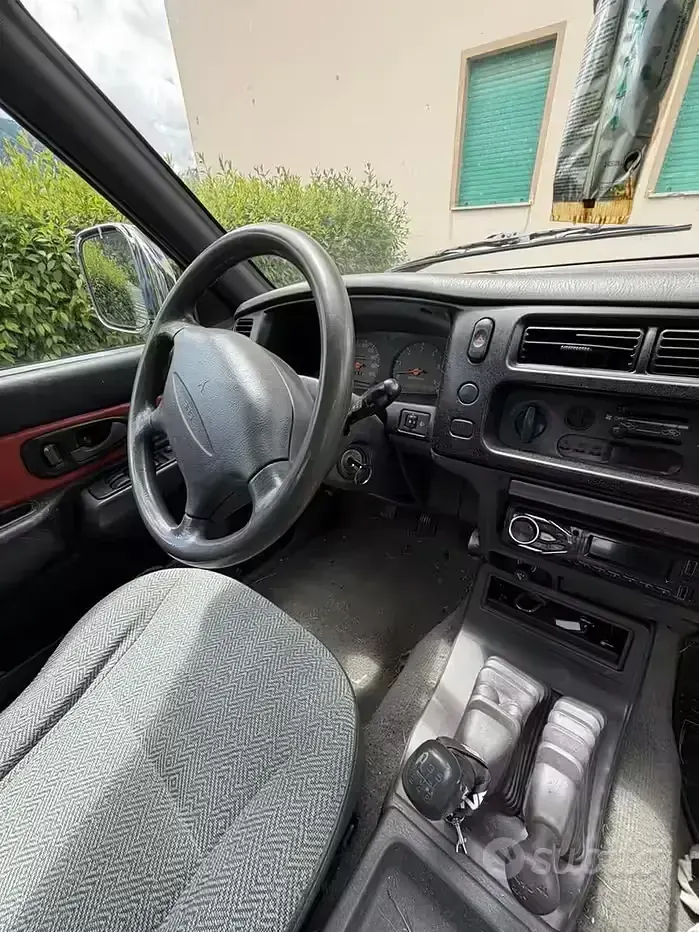 Usata Mitsubishi L200 100 CV (73 kW) 1997 Grigio Pick-up