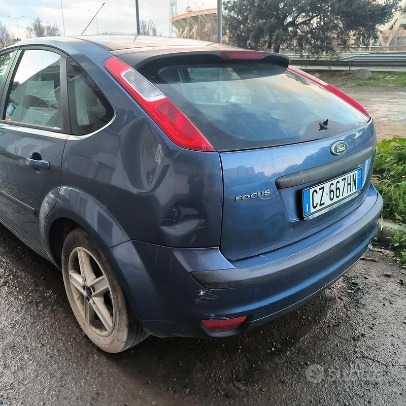 Usata Ford Focus 90 CV (66 kW) 2005 Blu Berlina