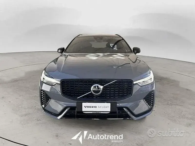 Usata Volvo XC60 Plus 197 CV (144 kW) 2023 Grigio SUV