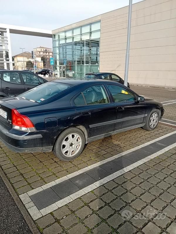 Usata Volvo S60 2002 Blu Berlina
