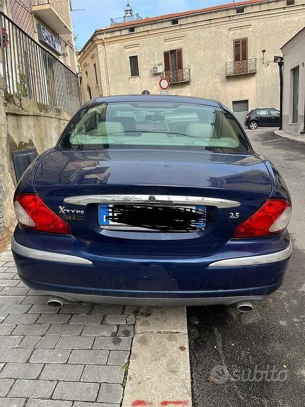 Usata 2002 Jaguar X-type Tre volumi | 1000 € - Immagine 1/4