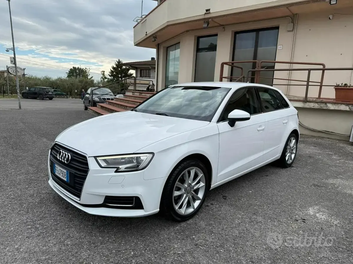 Usado Audi A3 Design 110 CV (80 kW) 2016 Blanco Berlina