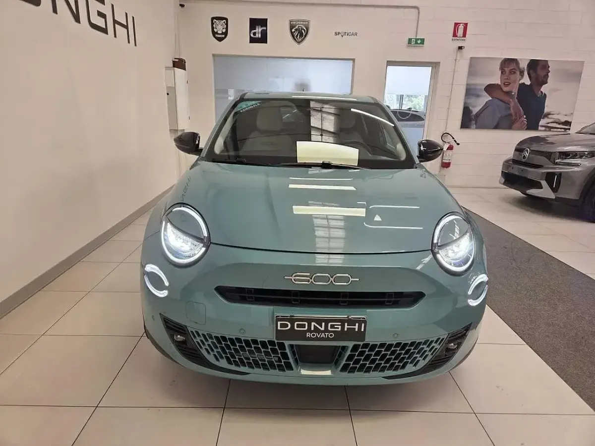 Usata Fiat 600 La Prima 101 CV (74 kW) 2025 Blu SUV