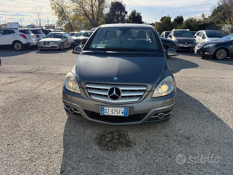 Usata Mercedes B200 Chrome 140 CV (102 kW) 2009 Grigio Monovolume