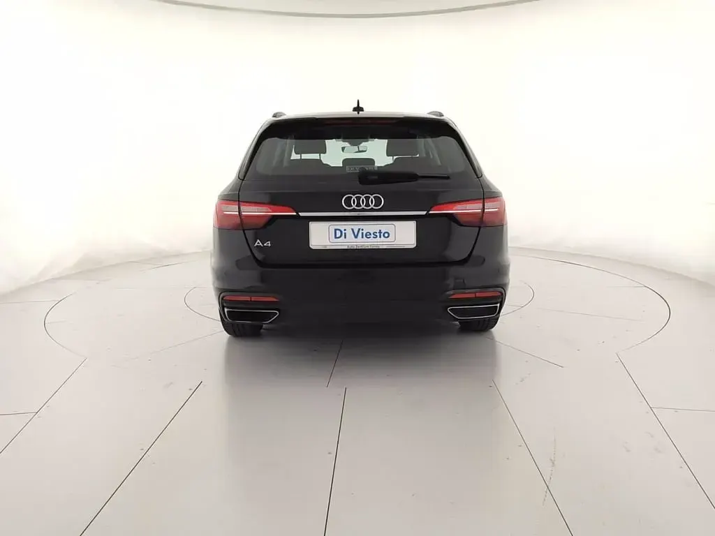 Begagnad Audi A4 Comfort 136 HK (100 kW) 2022 Svart Kombi