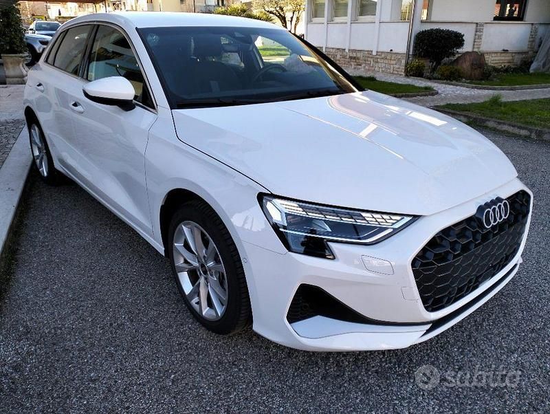 Usata Audi A3 Advanced 116 CV (85 kW) 2024 Bianco pastello Berlina