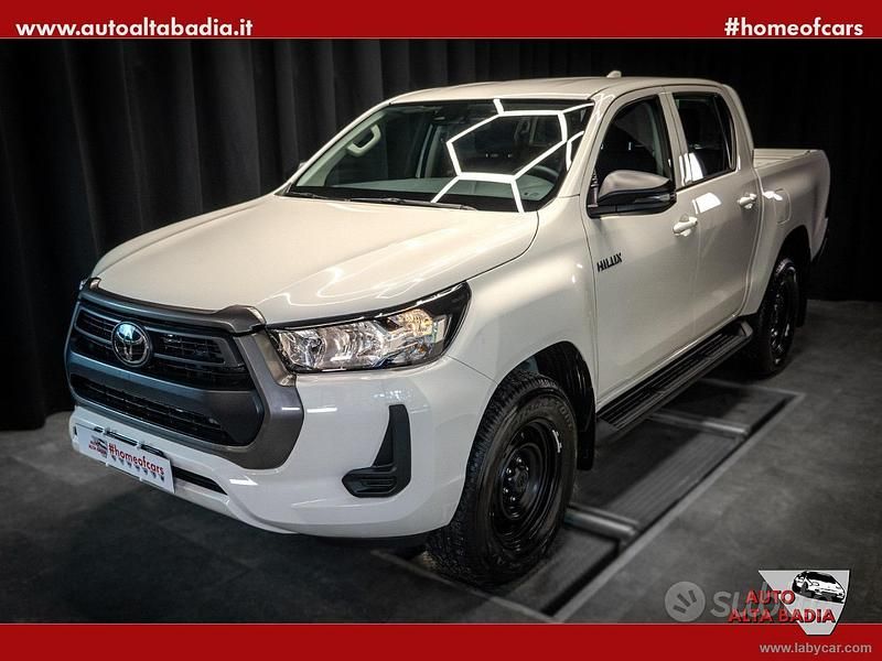 Nuova Toyota HiLux Comfort 204 CV (150 kW) 2025 Bianco Pick-up