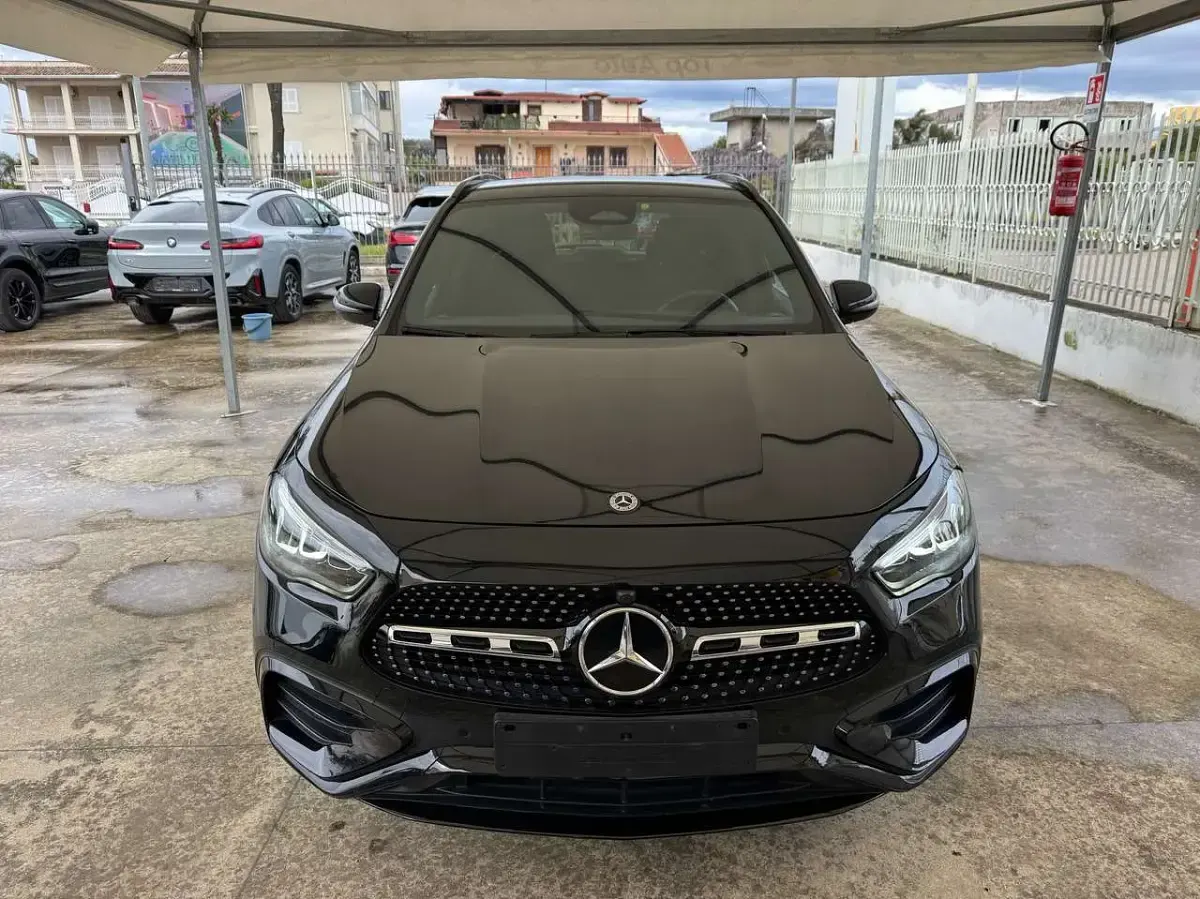 Usado Mercedes GLA180 AMG Line Premium Plus 116 CV (85 kW) 2023 Negro SUV