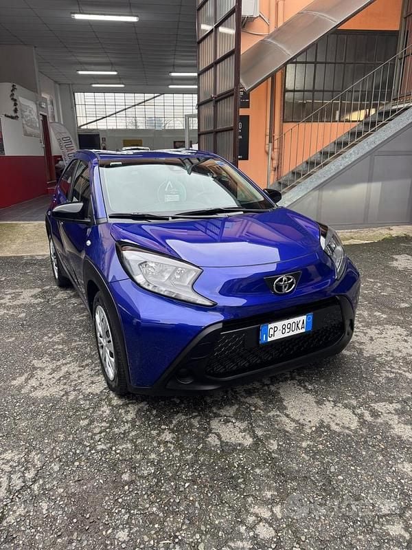 Usata Toyota Aygo X Lounge 72 CV (52 kW) 2023 Viola SUV