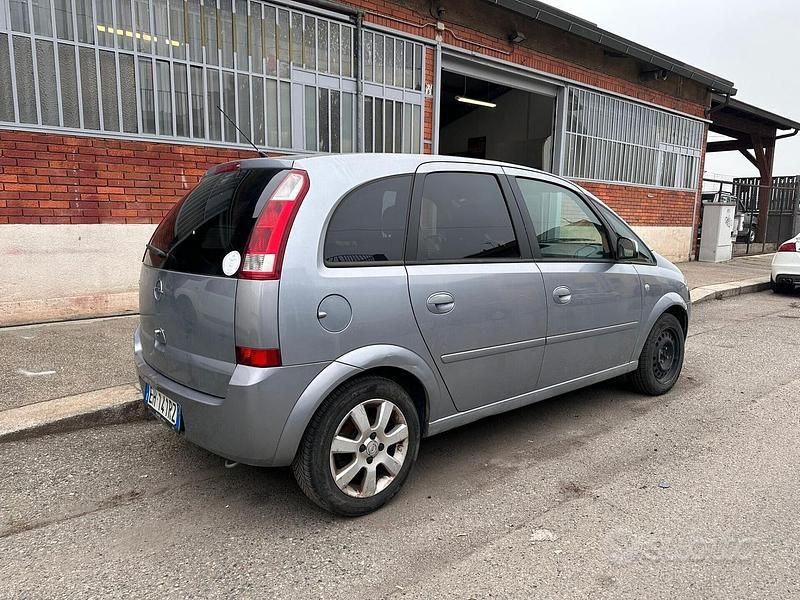 Usata Opel Meriva Cosmo 101 CV (74 kW) 2006 Grigio Monovolume