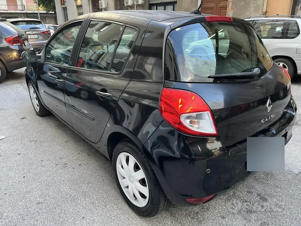 Usado Renault Clio II 75 CV (55 kW) 2011 Berlina