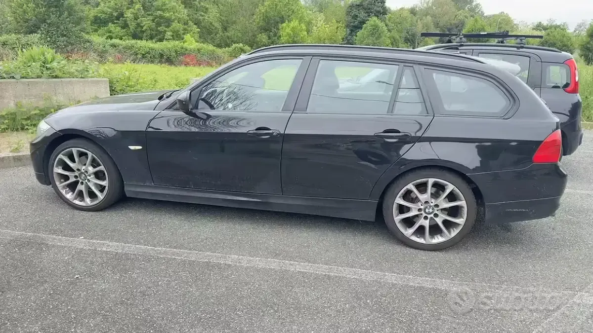 Begagnad BMW 320 184 HK (135 kW) 2012 Svart Kombi