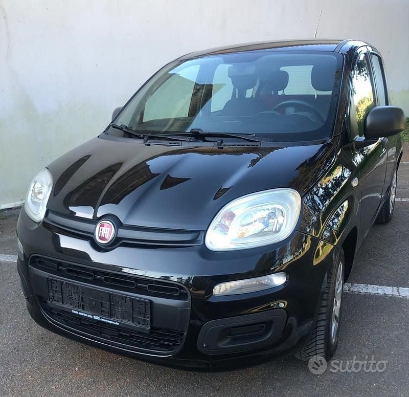 Usata Fiat Panda Lounge 69 CV (50 kW) 2016 Nero Utilitaria