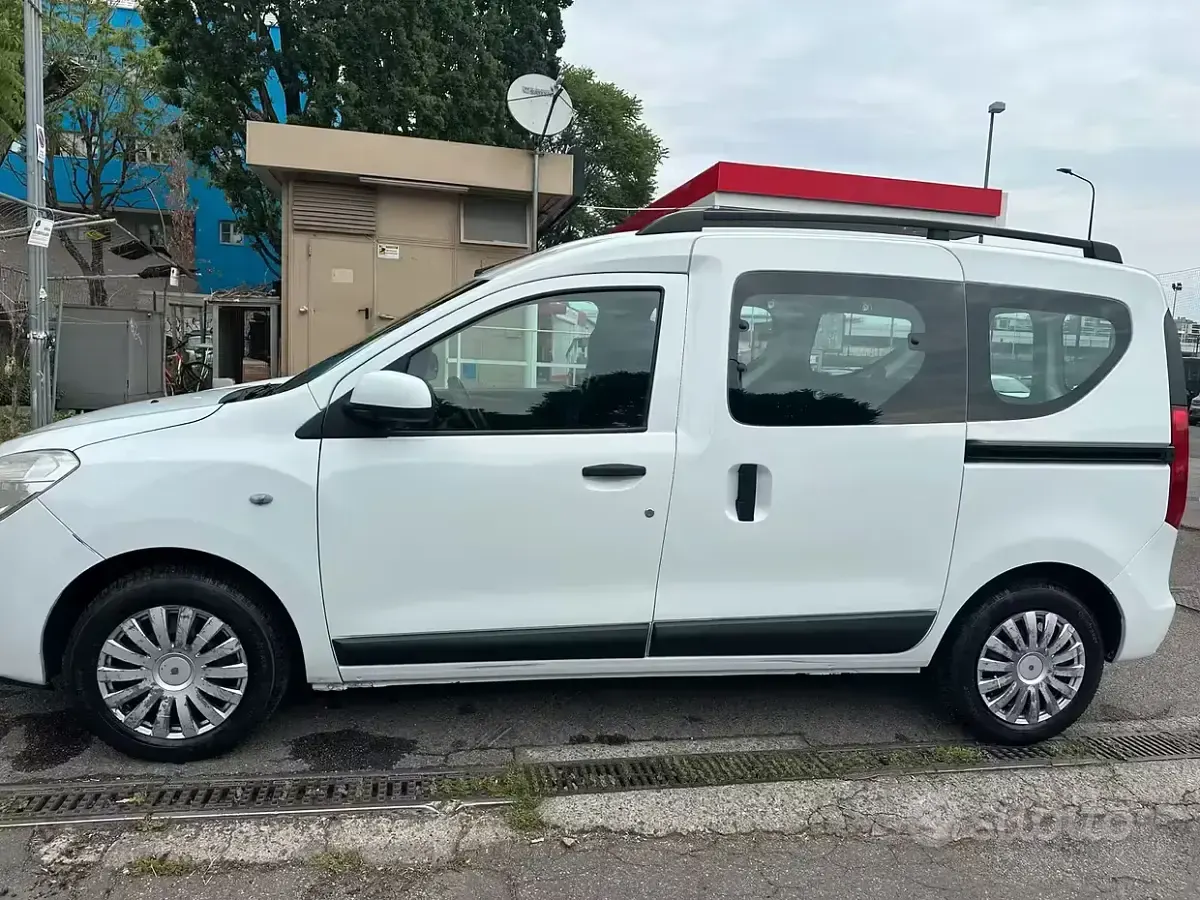 Gebraucht Dacia Dokker 102 PS (75 kW) 2017 Weiß Van / Kleinbus