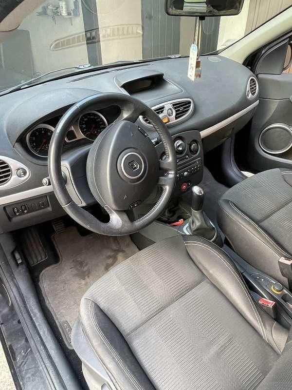 Usata Renault Clio III Dynamique 75 CV (55 kW) 2009 Nero Berlina