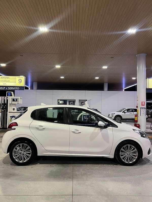 Usata Peugeot 208 GT-line 102 CV (75 kW) 2019 Utilitaria