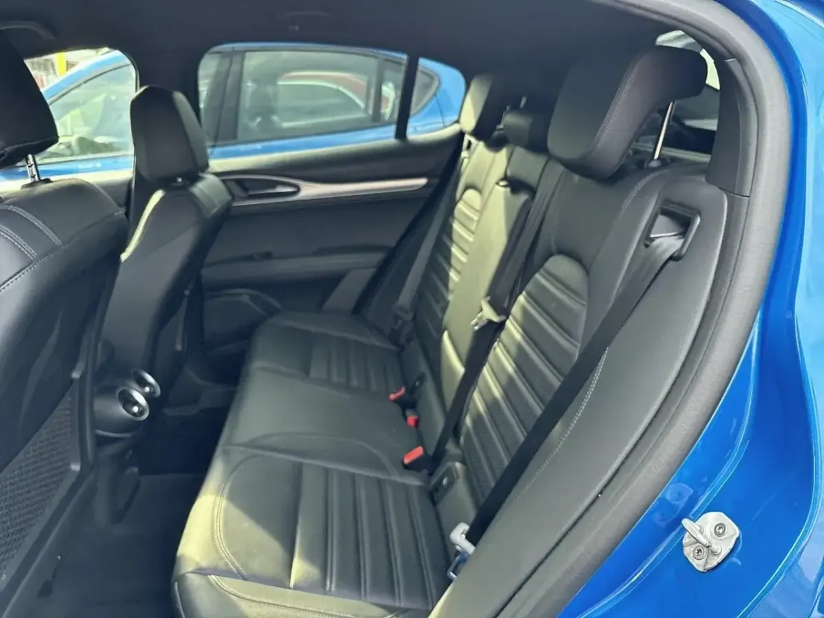 Usata Alfa Romeo Stelvio Veloce 210 CV (154 kW) 2023 Blu SUV