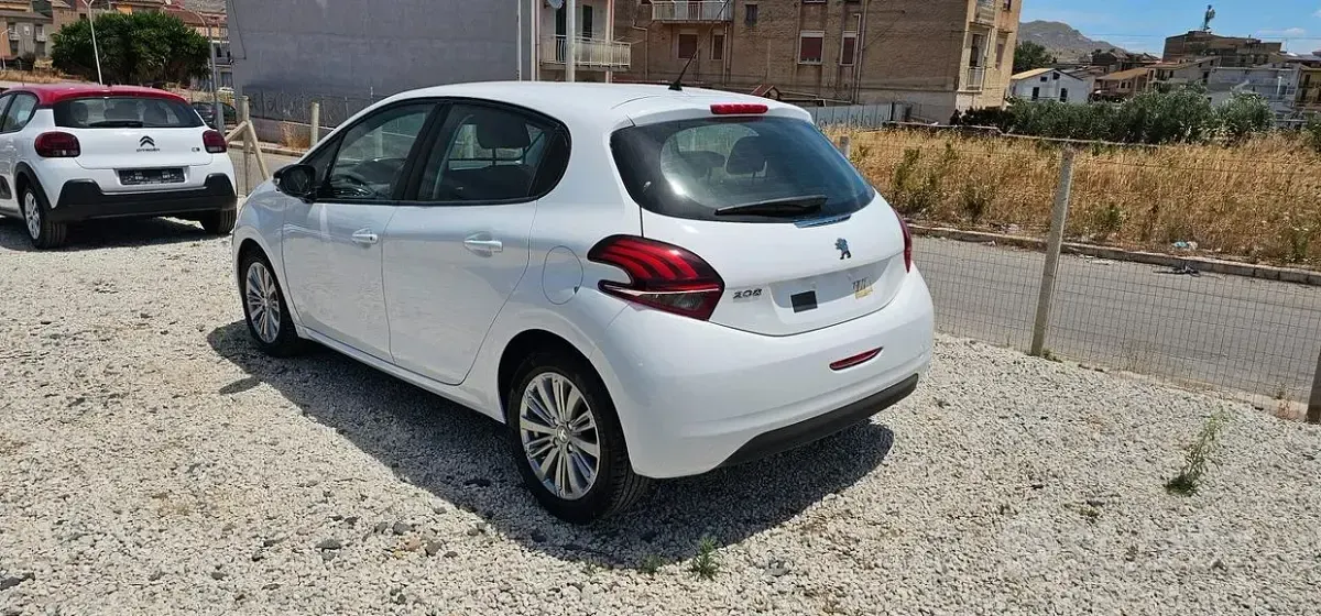 Usata Peugeot 208 Allure 82 CV (60 kW) 2018 Bianco Utilitaria