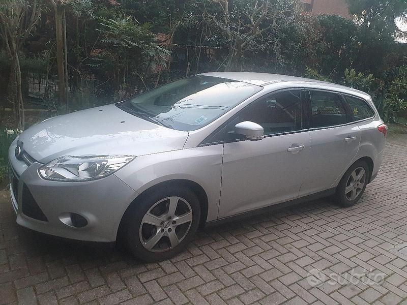 Usata Ford Focus 105 CV (77 kW) 2013 Grigio Station wagon