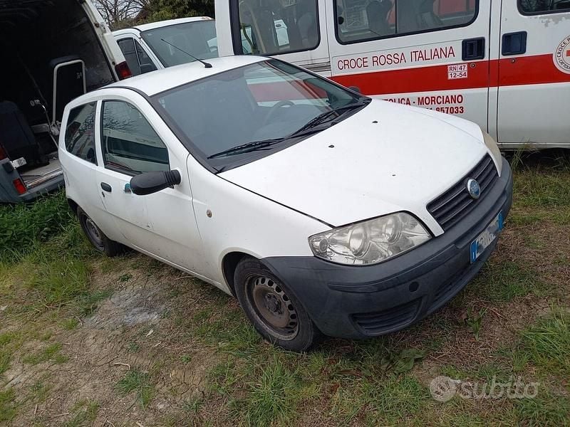 Usata Fiat Punto 69 CV (50 kW) 2006 Bianco Utilitaria